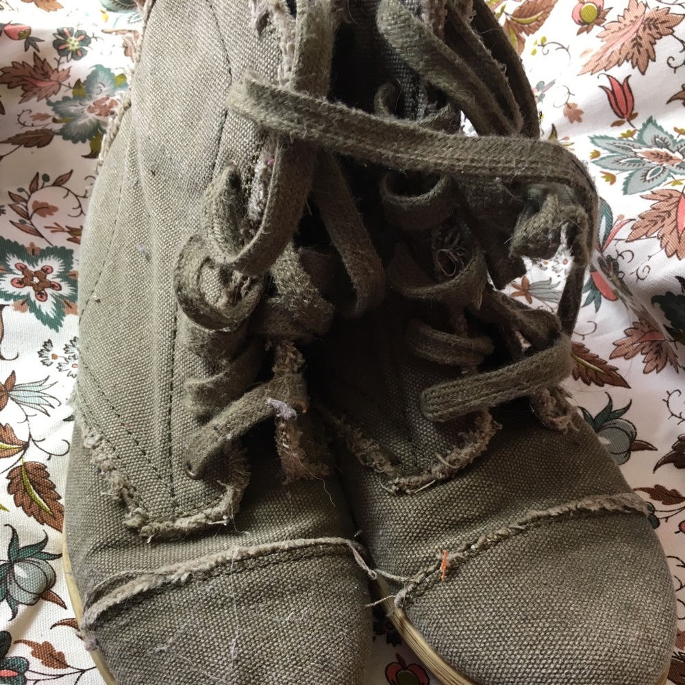 Boots - Picture 3 of 3